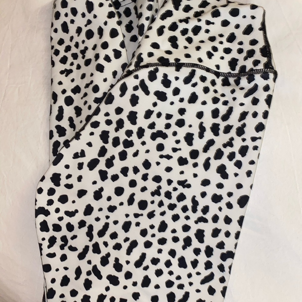 BALANCE ATHLETICA SNOW LEPORD LEGGINGS